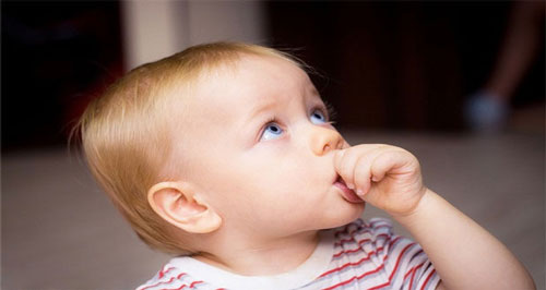 ضرورت حذف عادت مکیدن انگشتان کودک قبل از 36 ماهگی